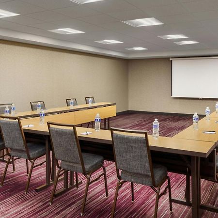 Отель Courtyard By Marriott Salinas Monterey Экстерьер фото