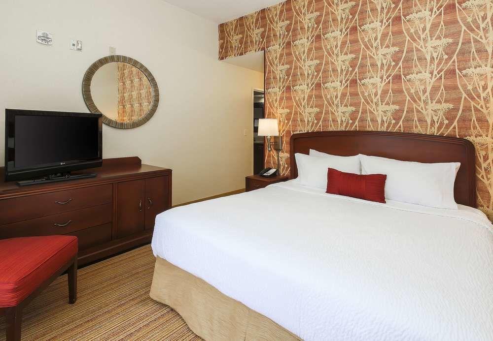 Отель Courtyard By Marriott Salinas Monterey Экстерьер фото