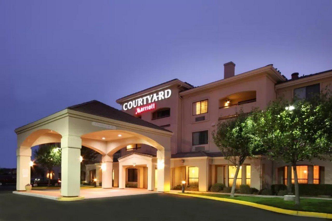 Отель Courtyard By Marriott Salinas Monterey Экстерьер фото