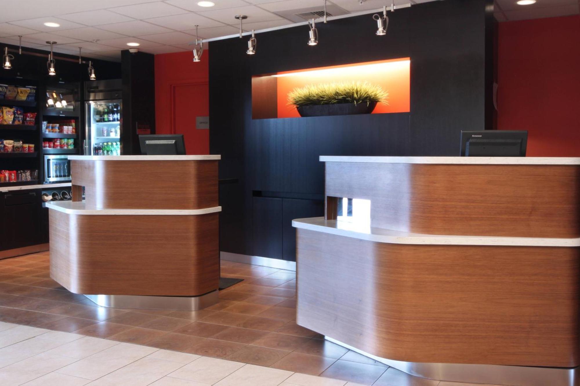 Отель Courtyard By Marriott Salinas Monterey Экстерьер фото