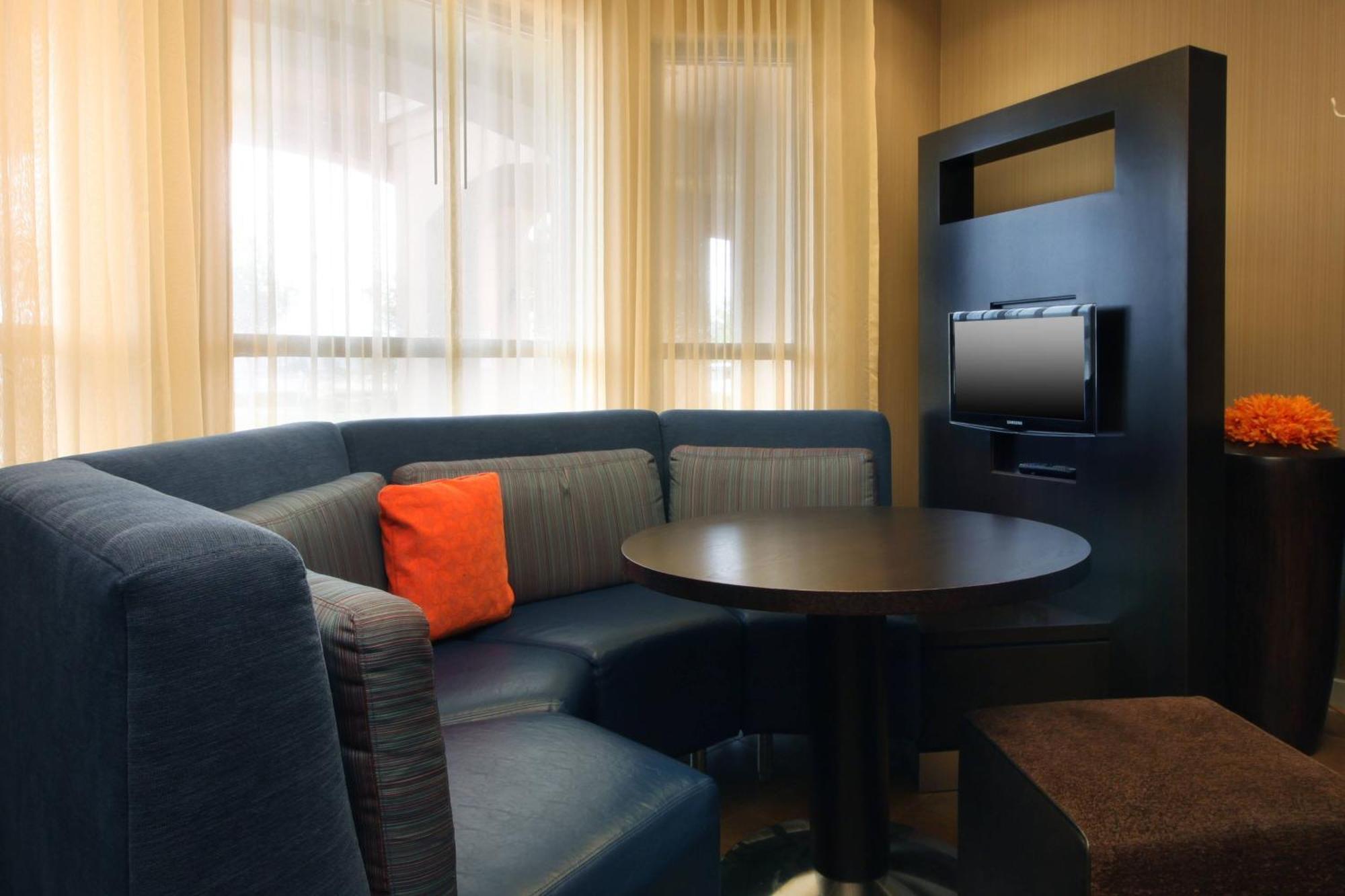 Отель Courtyard By Marriott Salinas Monterey Экстерьер фото
