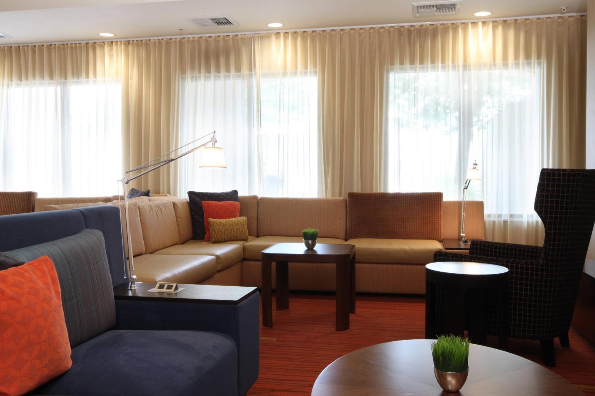 Отель Courtyard By Marriott Salinas Monterey Экстерьер фото