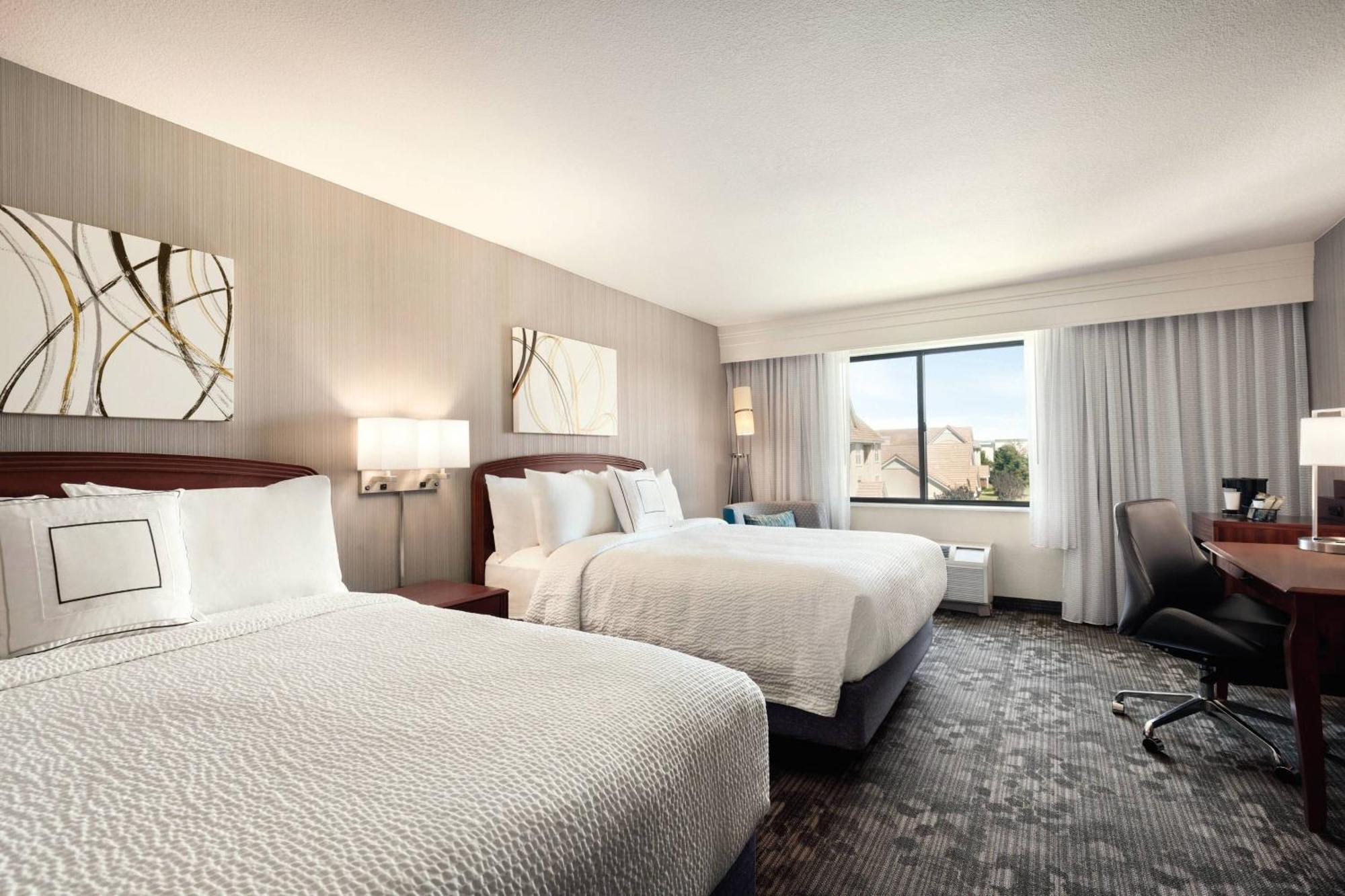 Отель Courtyard By Marriott Salinas Monterey Экстерьер фото