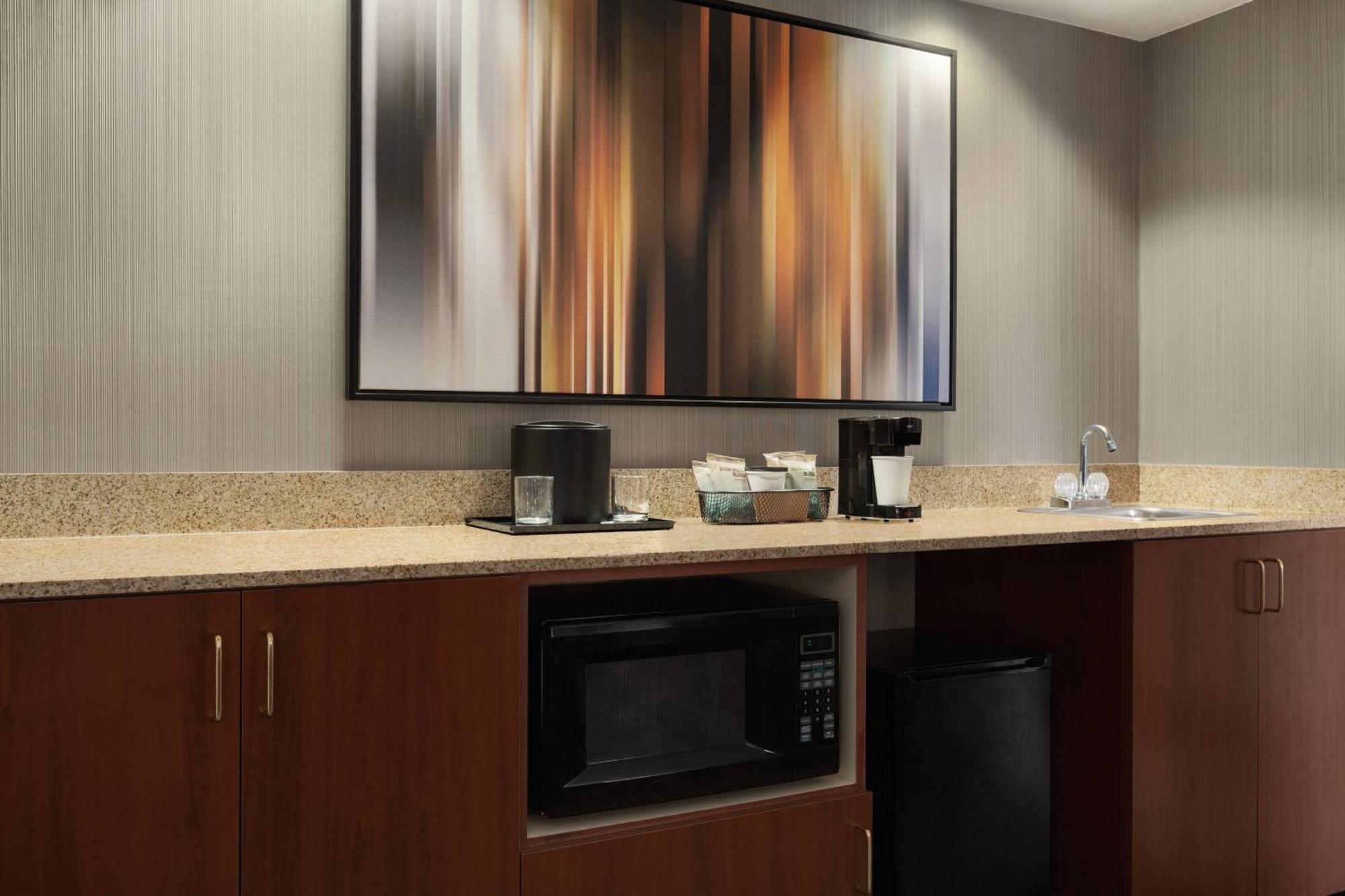 Отель Courtyard By Marriott Salinas Monterey Экстерьер фото