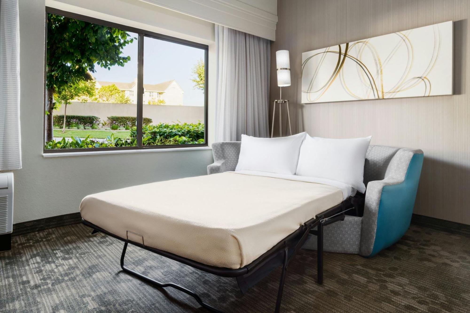 Отель Courtyard By Marriott Salinas Monterey Экстерьер фото