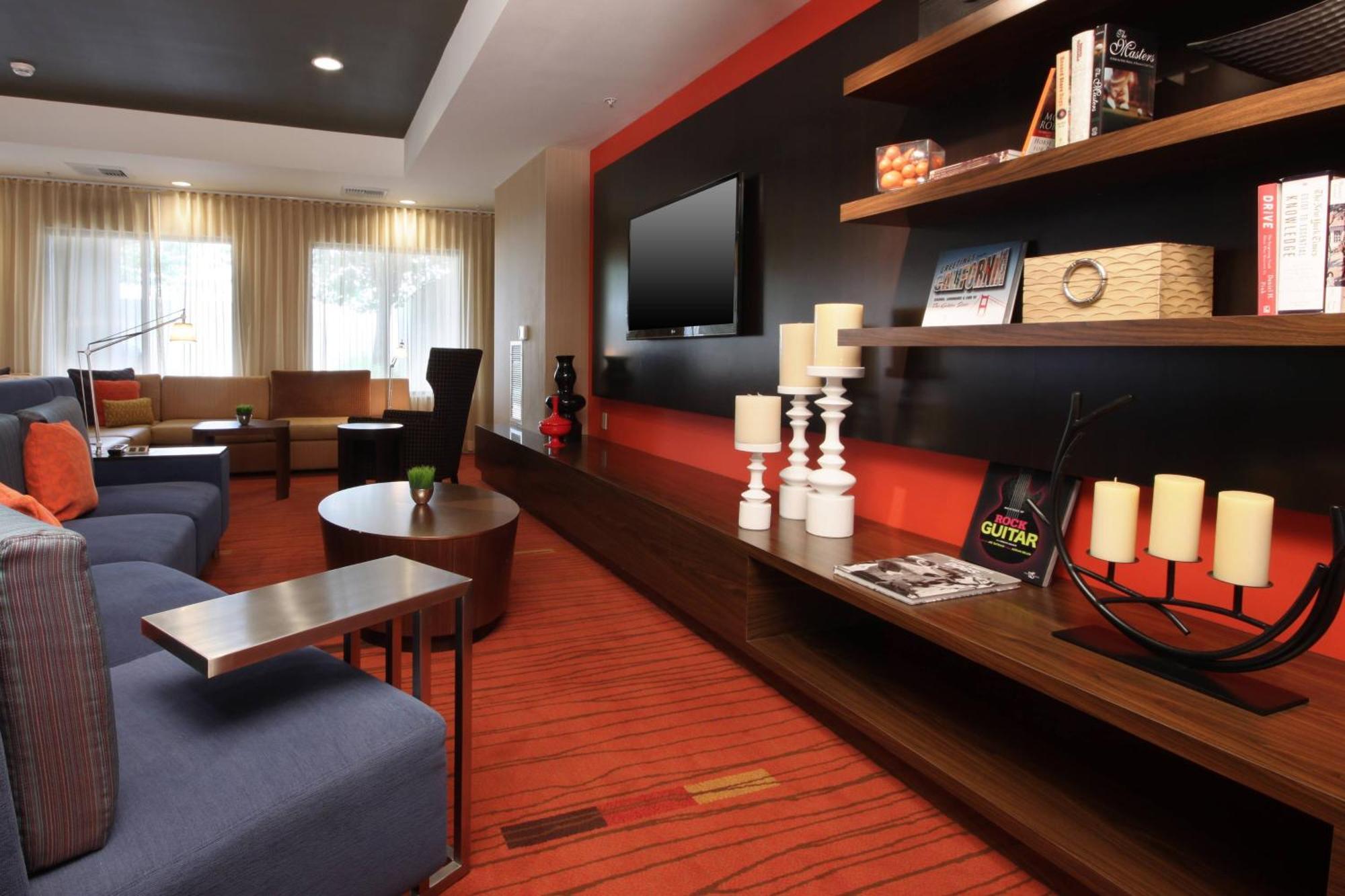 Отель Courtyard By Marriott Salinas Monterey Экстерьер фото
