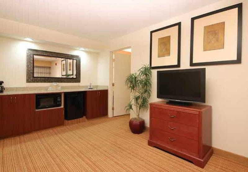 Отель Courtyard By Marriott Salinas Monterey Экстерьер фото