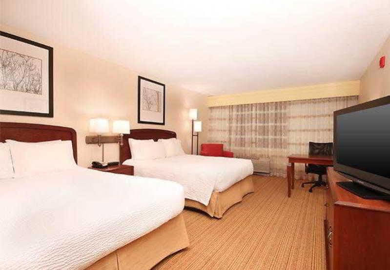 Отель Courtyard By Marriott Salinas Monterey Экстерьер фото