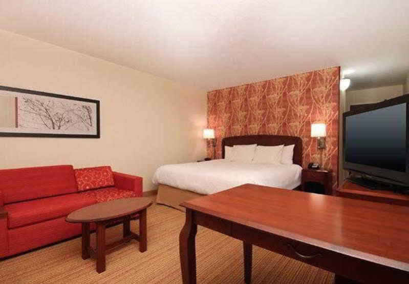 Отель Courtyard By Marriott Salinas Monterey Экстерьер фото